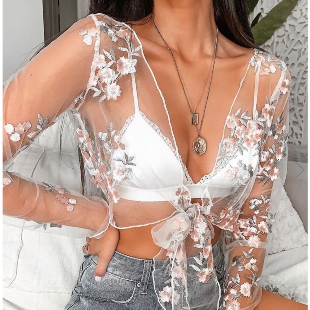 REBELLIOUS FASHION Floral Lace Top